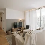 Appartamento Talamone - 2 Bedrooms And Balcony In Alvalade Lisbona