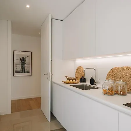 Апартаменты Talamone - 2 Bedrooms And Balcony In Alvalade *
