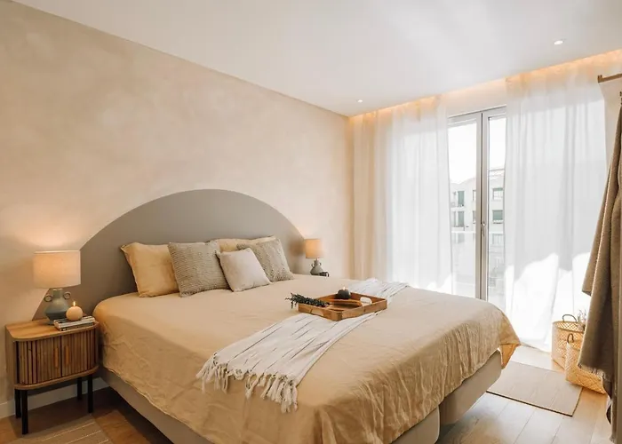 Talamone - 2 Bedrooms And Balcony In Alvalade 아파트