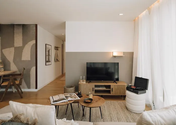 Talamone - 2 Bedrooms And Balcony In Alvalade 아파트 리스본