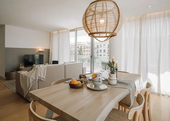 Talamone - 2 Bedrooms And Balcony In Alvalade 리스본
