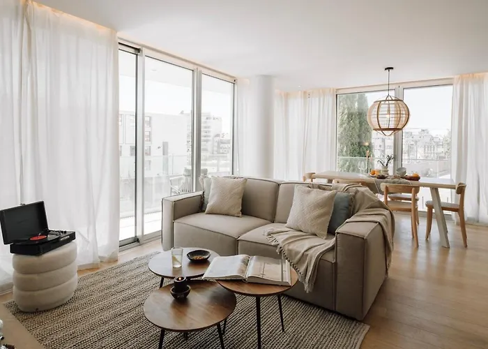 Talamone - 2 Bedrooms And Balcony In Alvalade 리스본
